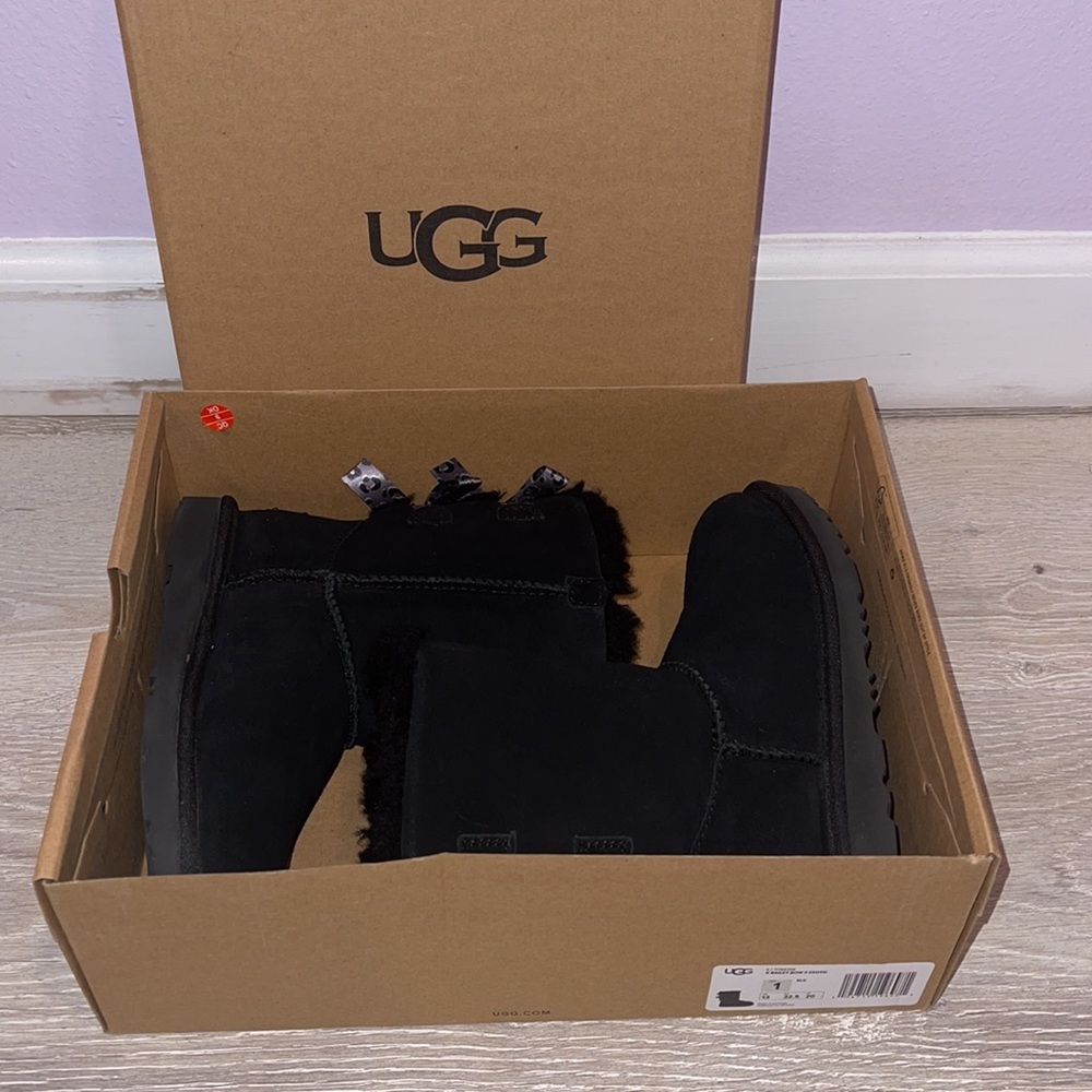 BRAND NEW Girls Black Ugg’s - Picture 13 of 16